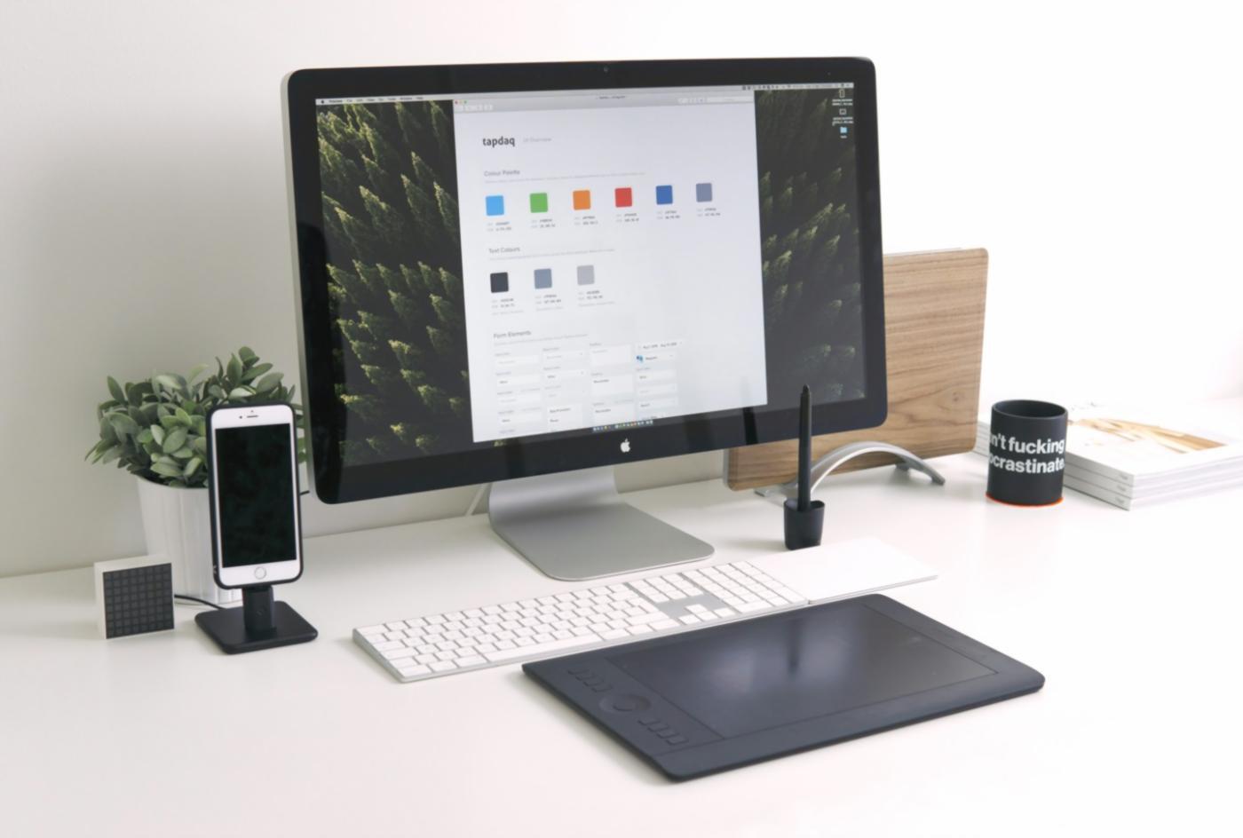 Bureau moderne avec vue sur Toulouse où notre équipe accompagne les familles dans leur planification financière